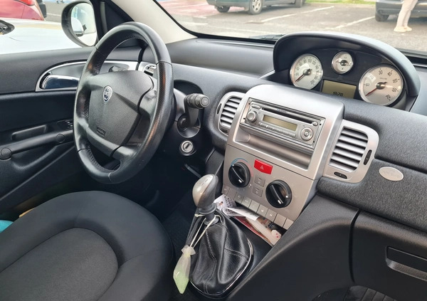 Lancia Ypsilon cena 18500 przebieg: 122000, rok produkcji 2011 z Tychy małe 154